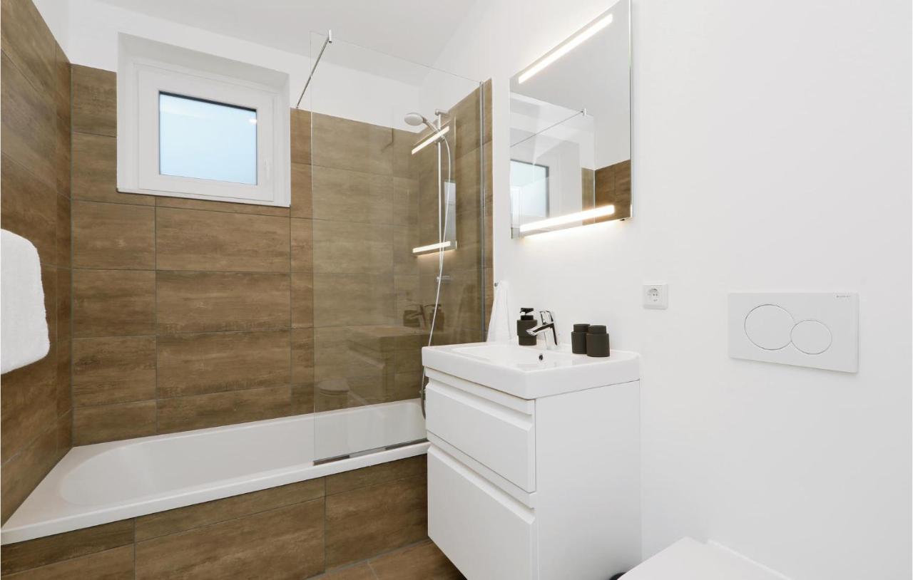 Gorgeous Home In Lembruch-Duemmer See With Kitchen Buitenkant foto
